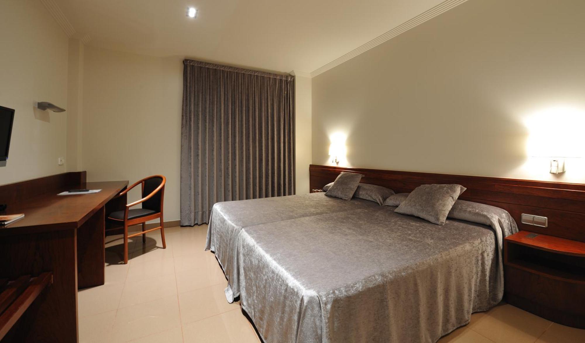 Hotel Els Noguers Manresa Kültér fotó