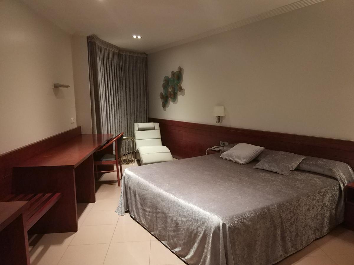 Hotel Els Noguers Manresa Kültér fotó