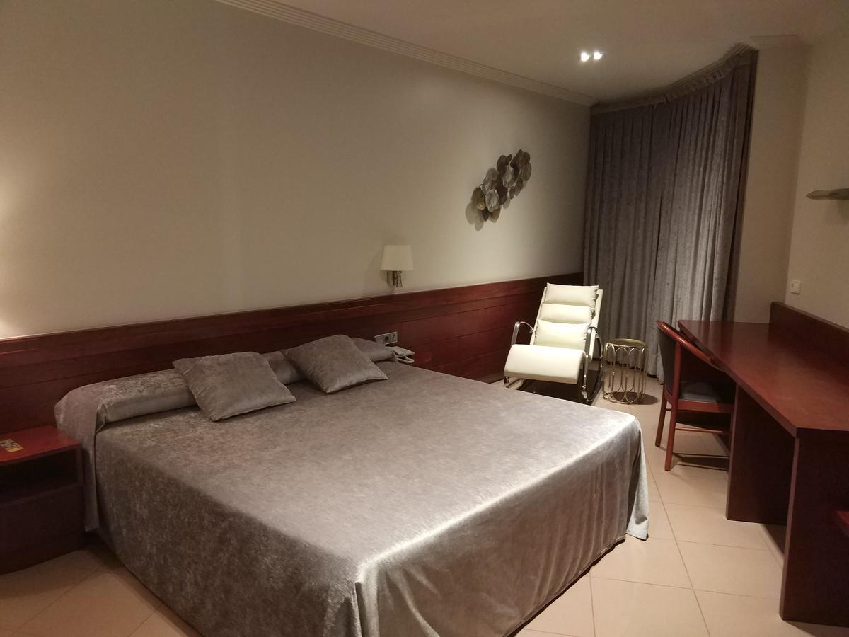 Hotel Els Noguers Manresa Kültér fotó